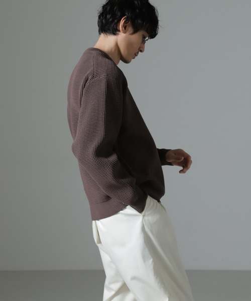 NANO universe(ナノユニバース)の「スポンディッシュ クルーネック(ニット/セーター・メンズ・ブラウン/オフホワイト/ブルーグレー・L/M)」の4枚目の写真