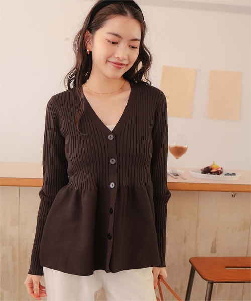 titivate（ティティベイト）の「前後2wayペプラムニットトップス（ニット/セーター・レディース・ブルー/アイボリー/ネイビー/イエロー/ブラック/キャメル/チャコール/レッド/ダークブラウン/ピンク・S/M/L/XL）」の5枚目の写真