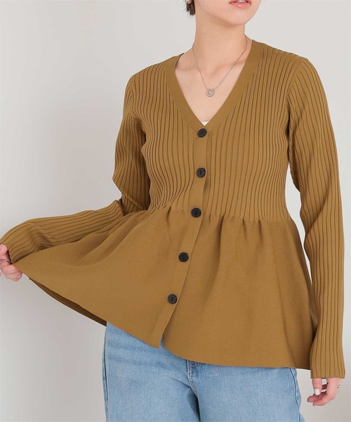 titivate（ティティベイト）の「前後2wayペプラムニットトップス（ニット/セーター・レディース・ブルー/アイボリー/ネイビー/イエロー/ブラック/キャメル/チャコール/レッド/ダークブラウン/ピンク・S/M/L/XL）」の8枚目の写真