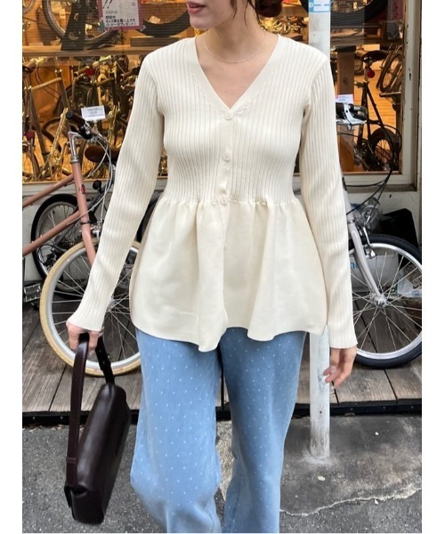 titivate（ティティベイト）の「前後2wayペプラムニットトップス（ニット/セーター・レディース・ブルー/アイボリー/ネイビー/イエロー/ブラック/キャメル/チャコール/レッド/ダークブラウン/ピンク・S/M/L/XL）」の14枚目の写真