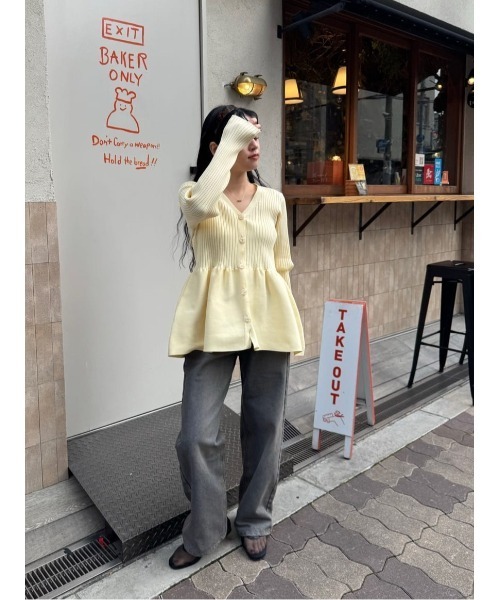 titivate（ティティベイト）の「前後2wayペプラムニットトップス（ニット/セーター・レディース・ブルー/アイボリー/ネイビー/イエロー/ブラック/キャメル/チャコール/レッド/ダークブラウン/ピンク・S/M/L/XL）」の17枚目の写真