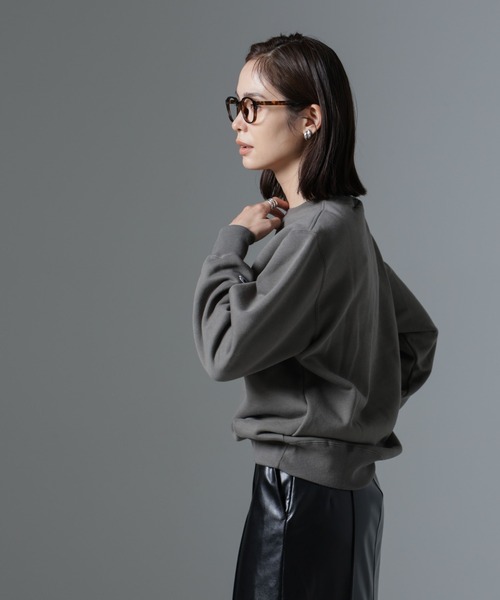 Champion(チャンピオン)の「Champion/CREW NECK SWEATSHIRT(スウェット・レディース・ブラック/ダークグレー/オートミール・M)」の5枚目の写真