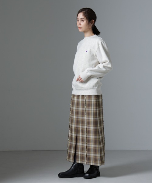 Champion(チャンピオン)の「Champion/CREW NECK SWEATSHIRT(スウェット・レディース・ブラック/ダークグレー/オートミール・M)」の13枚目の写真