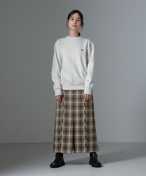 Champion(チャンピオン)の「Champion/CREW NECK SWEATSHIRT(スウェット・レディース・ブラック/ダークグレー/オートミール・M)」の14枚目の写真