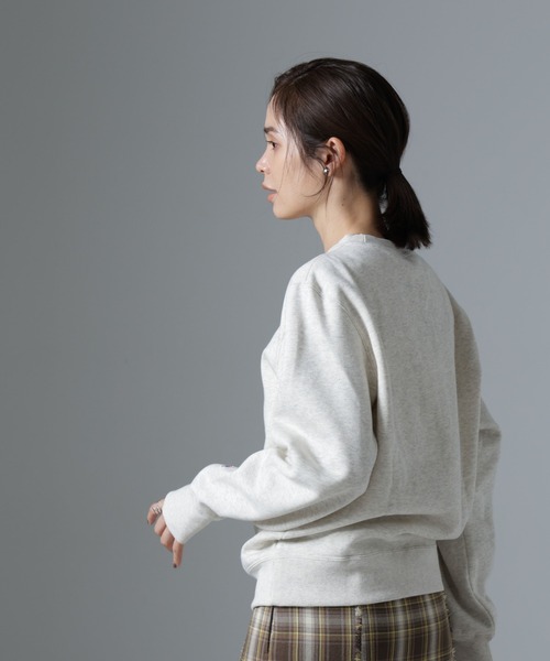 Champion(チャンピオン)の「Champion/CREW NECK SWEATSHIRT(スウェット・レディース・ブラック/ダークグレー/オートミール・M)」の12枚目の写真