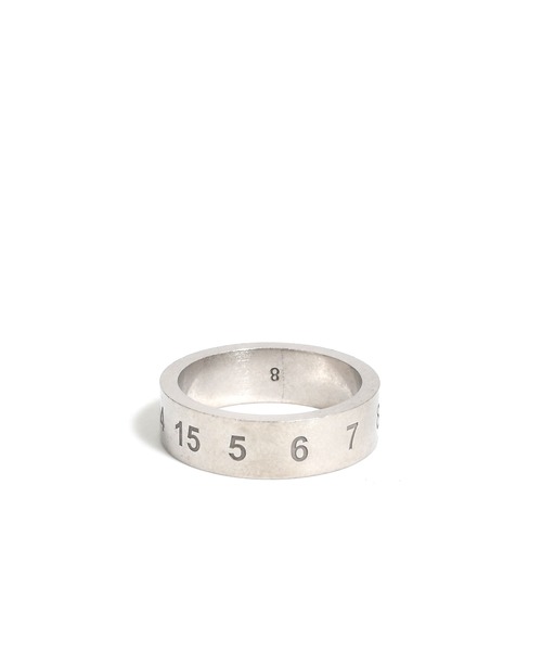 Maison Margiela（メゾンマルジェラ）の「NUMBER REFERENCE RING 6,5MM（リング・メンズ・シルバー・7/6/8/5/4）」の2枚目の写真