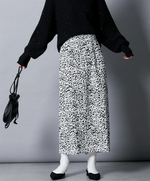 nissen（ニッセン）の「裏起毛素材総柄ナロースカート（スカート・レディース・アイボリー/ブラック/ブラック系その他・M/L）」の13枚目の写真