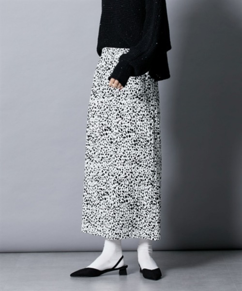 nissen（ニッセン）の「裏起毛素材総柄ナロースカート（スカート・レディース・アイボリー/ブラック/ブラック系その他・M/L）」の15枚目の写真