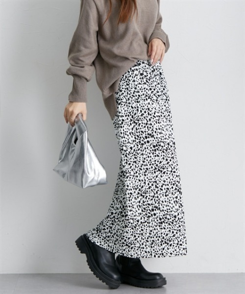 nissen（ニッセン）の「裏起毛素材総柄ナロースカート（スカート・レディース・アイボリー/ブラック/ブラック系その他・M/L）」の21枚目の写真