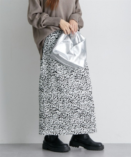 nissen（ニッセン）の「裏起毛素材総柄ナロースカート（スカート・レディース・アイボリー/ブラック/ブラック系その他・M/L）」の22枚目の写真