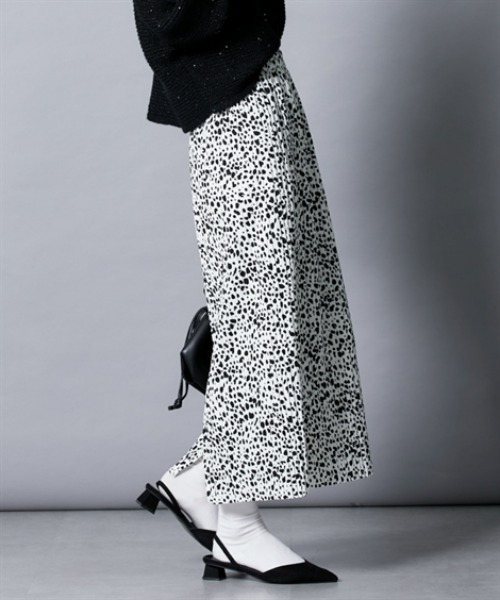 nissen（ニッセン）の「裏起毛素材総柄ナロースカート（スカート・レディース・アイボリー/ブラック/ブラック系その他・M/L）」の14枚目の写真