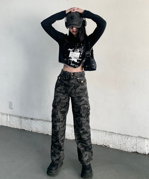 lilful(リルフル)の「プリント アウトリンキング 変形アシメロンT(Tシャツ/カットソー・レディース・ホワイト/ブラック・M/L)」の3枚目の写真