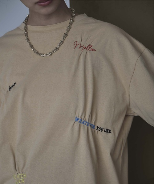 miette(ミエット)の「ランダム刺繍ロンT(Tシャツ/カットソー・レディース・ベージュ/オフホワイト/ブラック・FREE)」の2枚目の写真