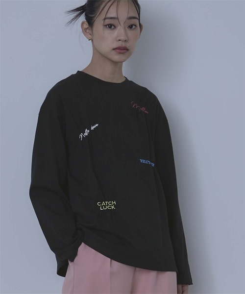 miette(ミエット)の「ランダム刺繍ロンT(Tシャツ/カットソー・レディース・ベージュ/オフホワイト/ブラック・FREE)」の1枚目の写真