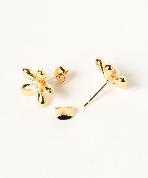B:MING by BEAMS（ビーミングバイビームス）の「フラワー パール ピアス（ピアス（両耳用）・レディース・シルバー/ゴールド・ONE SIZE）」の4枚目の写真