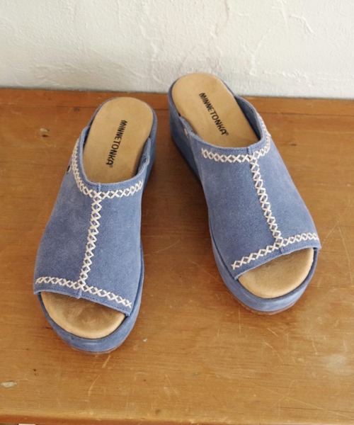 Minnetonka(ミネトンカ)の「MINNETONKA ミネトンカ / スエード厚底サンダル PAISLEE(サンダル・レディース・ブラウン/ベージュ/ブラック/ブルー/コーラル・7/8/6/9/5)」の4枚目の写真