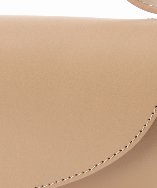 AULENTTI(オウレンティ)の「AULENTTI/オウレンティ 筒形レザーバッグ(ショルダーバッグ・レディース・ブラック/ベージュ・FREE)」の19枚目の写真