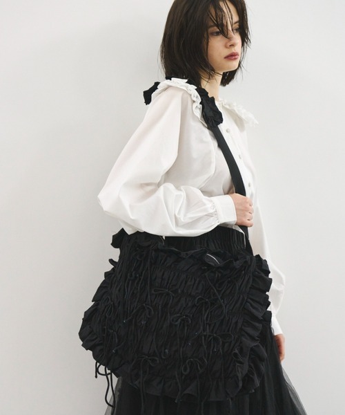 PERNA(ペルナ)の「リボンピローショルダーバッグ(トートバッグ・レディース・ブラック/ホワイト・FREE)」の4枚目の写真