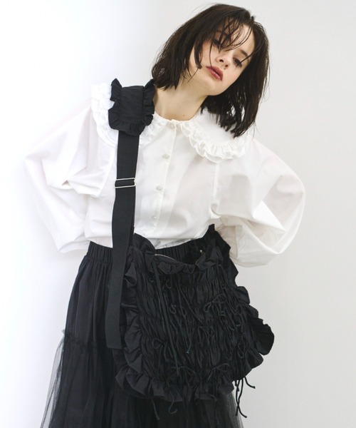 PERNA(ペルナ)の「リボンピローショルダーバッグ(トートバッグ・レディース・ブラック/ホワイト・FREE)」の3枚目の写真