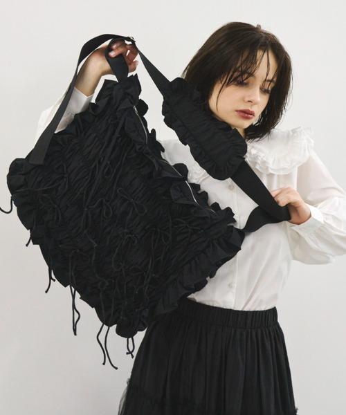 PERNA(ペルナ)の「リボンピローショルダーバッグ(トートバッグ・レディース・ブラック/ホワイト・FREE)」の5枚目の写真