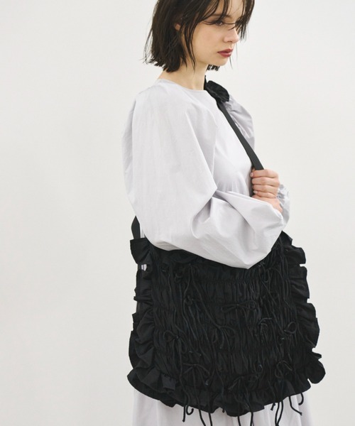 PERNA(ペルナ)の「リボンピローショルダーバッグ(トートバッグ・レディース・ブラック/ホワイト・FREE)」の8枚目の写真