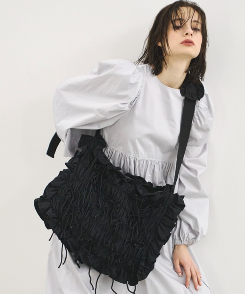 PERNA(ペルナ)の「リボンピローショルダーバッグ(トートバッグ・レディース・ブラック/ホワイト・FREE)」の7枚目の写真