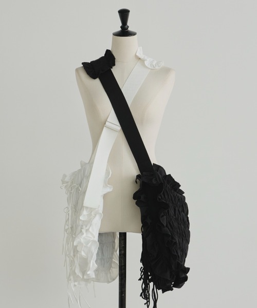 PERNA(ペルナ)の「リボンピローショルダーバッグ(トートバッグ・レディース・ブラック/ホワイト・FREE)」の19枚目の写真