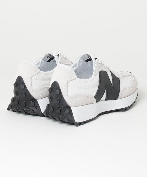 NEW BALANCE(ニューバランス)の「ニューバランス New Balance 327(スニーカー・メンズ・ホワイト×ブラック・23.5cm/24.5cm/25.5cm/23.0cm/24.0cm/25.0cm/26.0cm)」の3枚目の写真