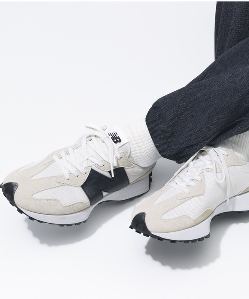 NEW BALANCE(ニューバランス)の「ニューバランス New Balance 327(スニーカー・メンズ・ホワイト×ブラック・23.5cm/24.5cm/25.5cm/23.0cm/24.0cm/25.0cm/26.0cm)」の1枚目の写真