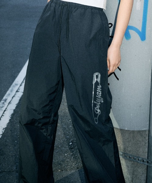Poly Jam(ポリージャム)の「Side logo nylon pants / サイドロゴ ナイロンパンツ(その他パンツ・レディース・カーキ/ブラック・FREE)」の2枚目の写真