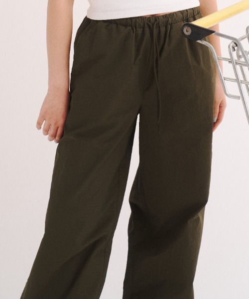 Poly Jam(ポリージャム)の「Side logo nylon pants / サイドロゴ ナイロンパンツ(その他パンツ・レディース・カーキ/ブラック・FREE)」の4枚目の写真