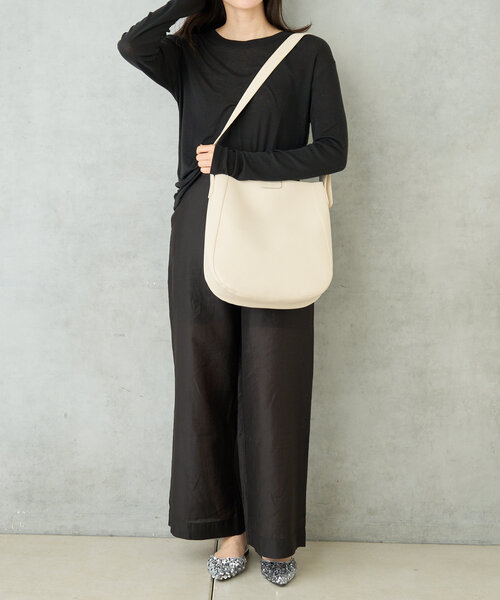 BIRTHDAY BAR（バースデイバー）の「シュリンクフェイクレザーラウンドショルダーバッグ（トートバッグ・レディース・ブラック/サンドベージュ/アイボリー・0）」の5枚目の写真