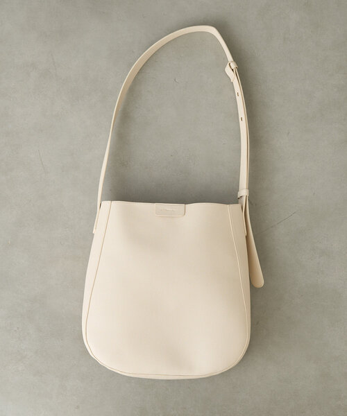 BIRTHDAY BAR（バースデイバー）の「シュリンクフェイクレザーラウンドショルダーバッグ（トートバッグ・レディース・ブラック/サンドベージュ/アイボリー・0）」の8枚目の写真