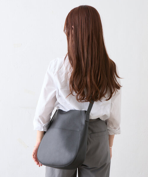 BIRTHDAY BAR（バースデイバー）の「シュリンクフェイクレザーラウンドショルダーバッグ（トートバッグ・レディース・ブラック/サンドベージュ/アイボリー・0）」の14枚目の写真