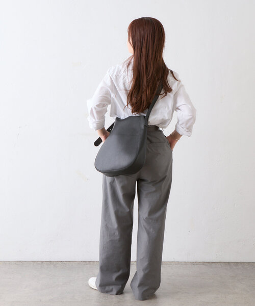 BIRTHDAY BAR（バースデイバー）の「シュリンクフェイクレザーラウンドショルダーバッグ（トートバッグ・レディース・ブラック/サンドベージュ/アイボリー・0）」の18枚目の写真