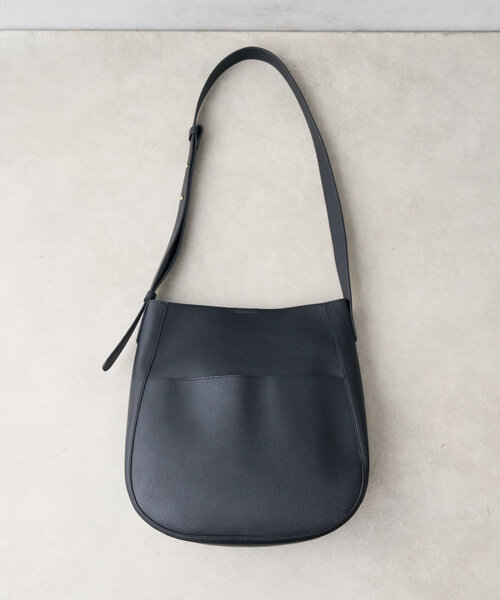 BIRTHDAY BAR（バースデイバー）の「シュリンクフェイクレザーラウンドショルダーバッグ（トートバッグ・レディース・ブラック/サンドベージュ/アイボリー・0）」の22枚目の写真