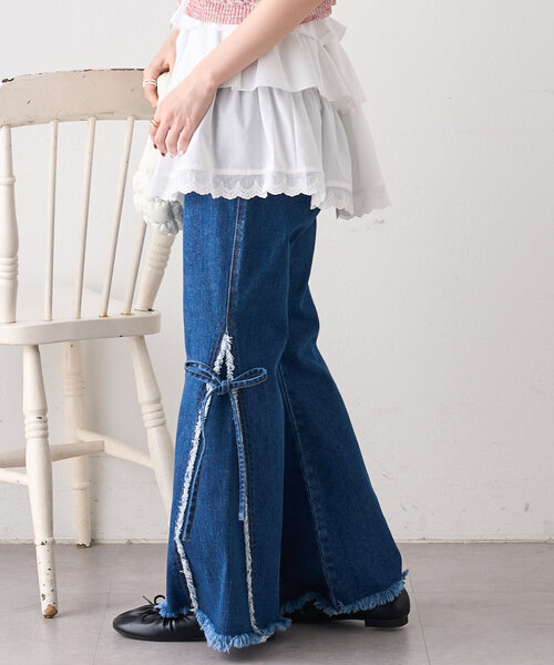 w closet（ダブルクローゼット）の「【2サイズ展開】フリンジフレアデニム（デニムパンツ・レディース・ブルー/インディゴブルー・0/1）」の5枚目の写真