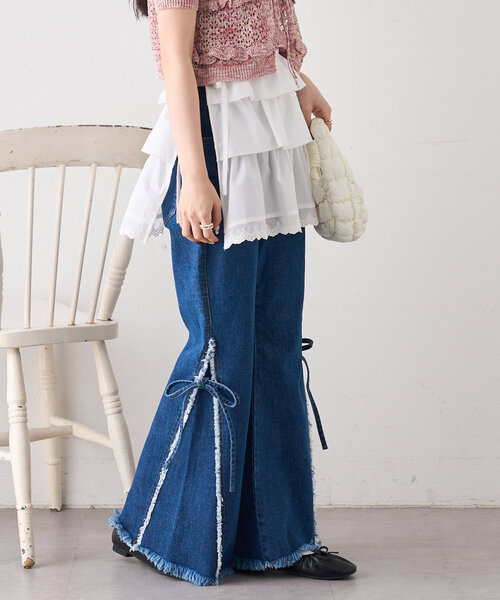 w closet（ダブルクローゼット）の「【2サイズ展開】フリンジフレアデニム（デニムパンツ・レディース・ブルー/インディゴブルー・0/1）」の6枚目の写真