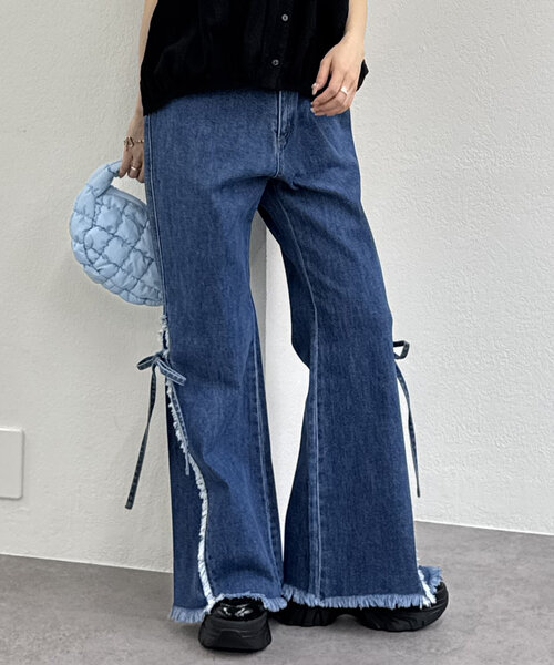 w closet（ダブルクローゼット）の「【2サイズ展開】フリンジフレアデニム（デニムパンツ・レディース・ブルー/インディゴブルー・0/1）」の14枚目の写真