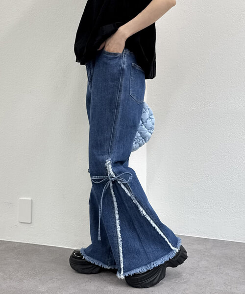 w closet（ダブルクローゼット）の「【2サイズ展開】フリンジフレアデニム（デニムパンツ・レディース・ブルー/インディゴブルー・0/1）」の15枚目の写真