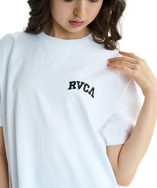 RVCA(ルーカ)の「RVCA レディース ARCH RVCA LOOSE FIT ST Tシャツ 【2025年夏モデル】/ルーカカレッジロゴバックプリント半袖Tシャツ(Tシャツ/カットソー・レディース・ブラウン系その他/ホワイト/ブラック・LARGE/SMALL/MEDIUM)」の1枚目の写真
