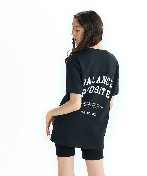 RVCA(ルーカ)の「RVCA レディース ARCH RVCA LOOSE FIT ST Tシャツ 【2025年夏モデル】/ルーカカレッジロゴバックプリント半袖Tシャツ(Tシャツ/カットソー・レディース・ブラウン系その他/ホワイト/ブラック・LARGE/SMALL/MEDIUM)」の9枚目の写真