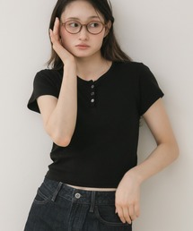 ヘンリーネックコンパクトトップス/ノームコア カジュアル クロップド グレー ブラック ホワイト オフ カットソー Tシャツ 半袖 夏服 春服 韓国 ヘンリー クルー