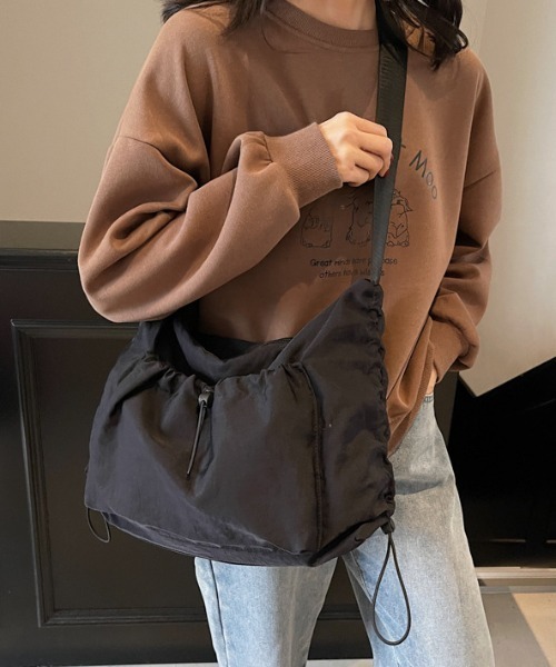 【THEAIRTOWN】ショルダーバッグ ボヘミアン ナイロン セール】【大容量】ナイロンドロストスクエアショルダーバッグ
