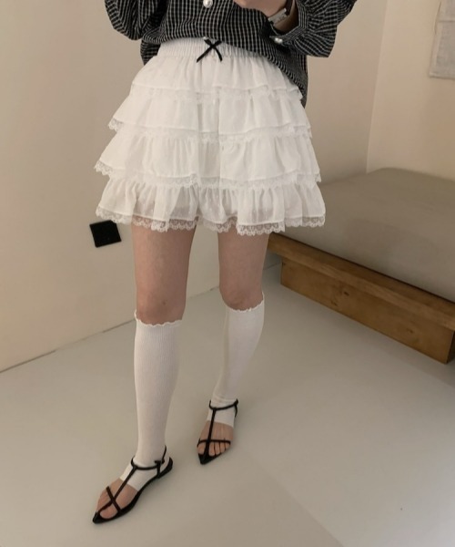 gossip!ロサンゼルス(ゴシップロサンゼルス)の「レトロガーリー レースフリルティアードミニスカート(スカート・レディース・ホワイト/ブラック・FREE)」の3枚目の写真