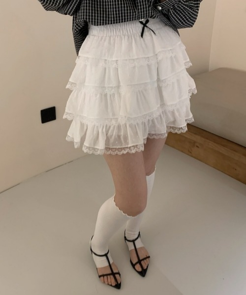 gossip!ロサンゼルス(ゴシップロサンゼルス)の「レトロガーリー レースフリルティアードミニスカート(スカート・レディース・ホワイト/ブラック・FREE)」の5枚目の写真