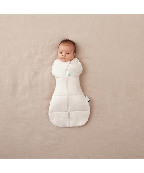 ergoPouch（エルゴポーチ）の「ergoPouch/コクーンスワドルバッグ 2.5TOG 新生児から寝返りが始まった赤ちゃん用 夜泣き対策（おくるみ・キッズ・ホワイト系その他/オートミール/ベビーピンク/ライトブルー・6MONTH/12MONTH/NewBorn/3MONTH）」の9枚目の写真