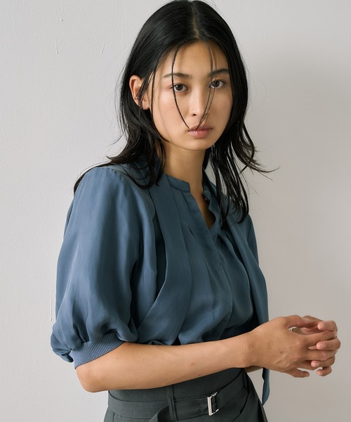 UNITED TOKYO(ユナイテッドトウキョウ)の「キュプラタックハーフスリーブブラウス|ウォッシャブル/オケージョン/オフィスカジュアル/春服(シャツ/ブラウス・レディース・ベージュ/オリーブ/ブルー/ブラウン/グリーン・FREE)」の8枚目の写真