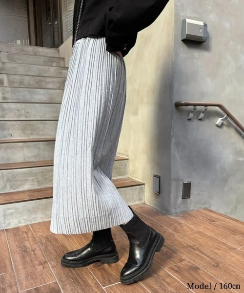 SEU（エスイーユー）の「迷わず着れる！ロングプリーツスカート Aラインスカート 着痩せ 軽やか オフィスカジュアル きれいめカジュアル（スカート・レディース・ネイビー/ライトグレー/ブラック/グレー・フリー）」の2枚目の写真