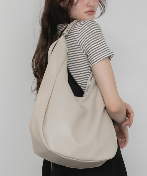 HEILIS(ヘイリス)の「2WAYホーボーバッグ / 大容量 ハンドバッグ ハーフムーンバッグ ペットボトル収納 ワンハンドル ファスナー 通勤 通学 2WAY ショルダー トート 韓国 カジュアル きれいめ オフィスカジュアル(ショルダーバッグ・レディース・アイボリー/ブラック・FREE)」の2枚目の写真